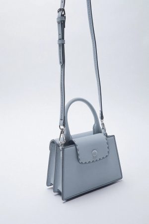 Zara: bolsos monísimos que no envidian nada a las marcas caras 33 Merca2.es mini bandolera pespuntes zara