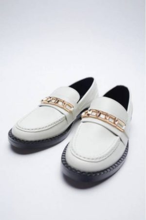 Zara: zapatos en oferta por tiempo limitado que no puedes dejar escapar 6 Merca2.es mocasines blancos