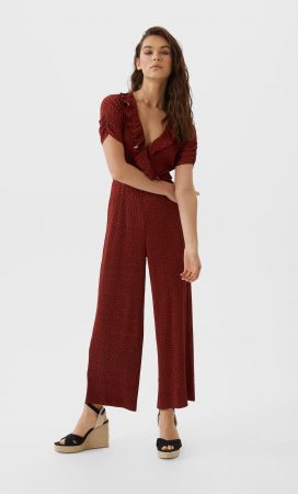 Stradivarius: Prendas básicas por menos de 15 euros para renovar tu armario 33 Merca2.es mono largo plisado