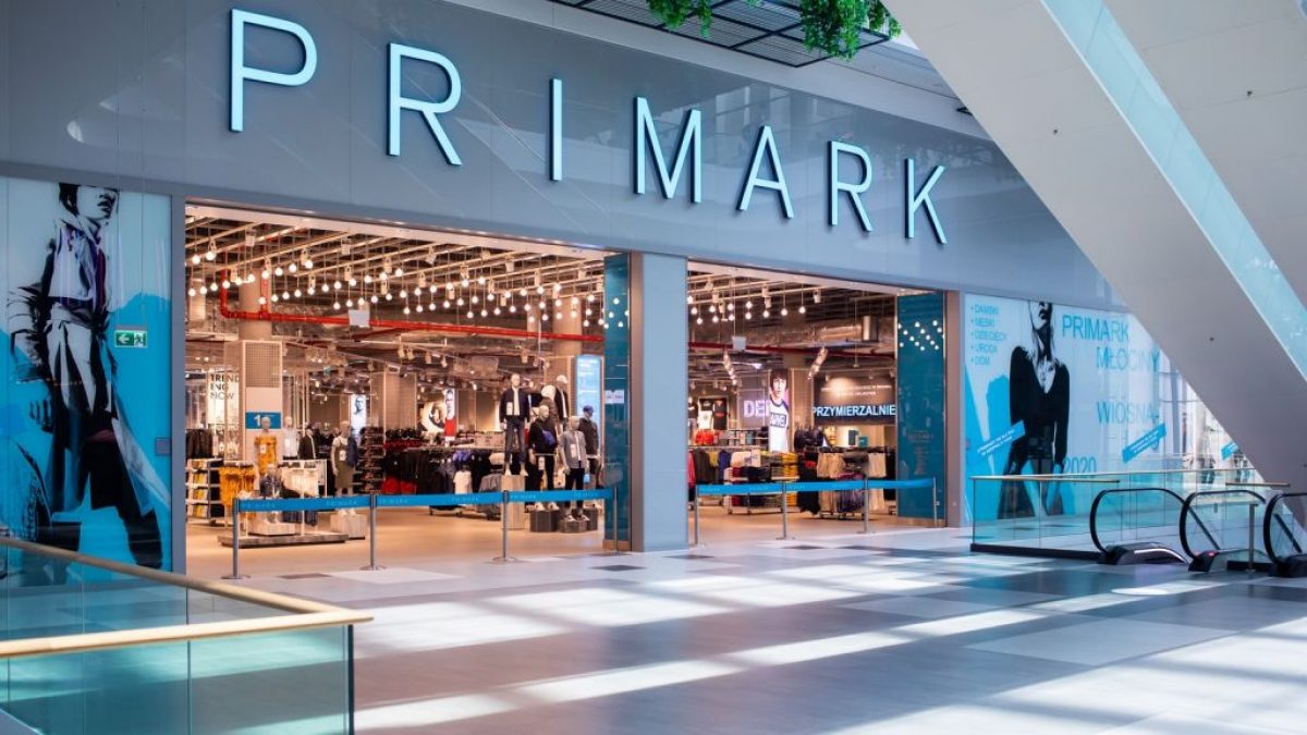 Vestidos largos de Primark por menos de 15 euros que están de moda