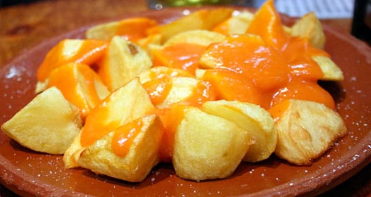Patatas bravas receta madrileña