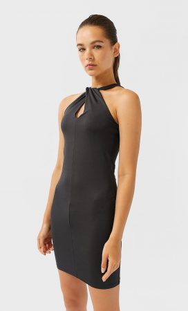 Stradivarius: Prendas básicas por menos de 15 euros para renovar tu armario 34 Merca2.es vestido nudo stradivarius Merca2.es