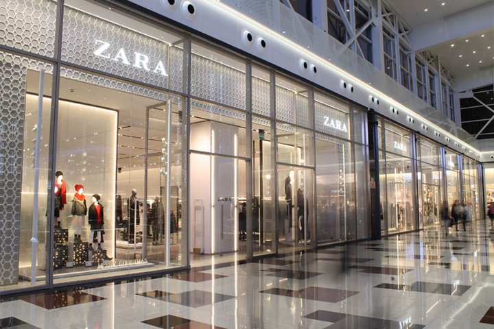 Zara: 7 vestidos largos preciosos que todavía están en rebajas