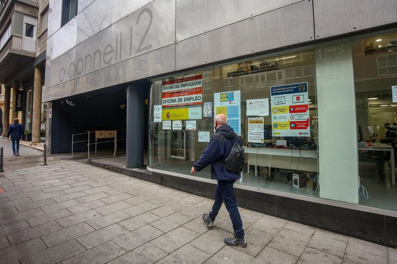 El paro sube en 44.436 personas en febrero y supera los 4 millones