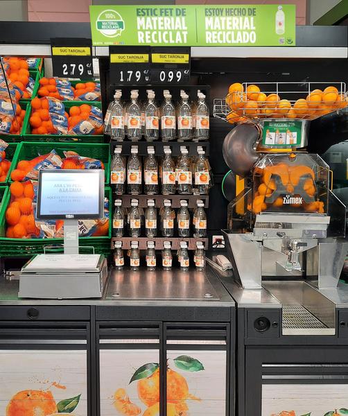 Mercadona evita utilizar 700 toneladas de plástico virgen anuales con una nueva botella de zumo