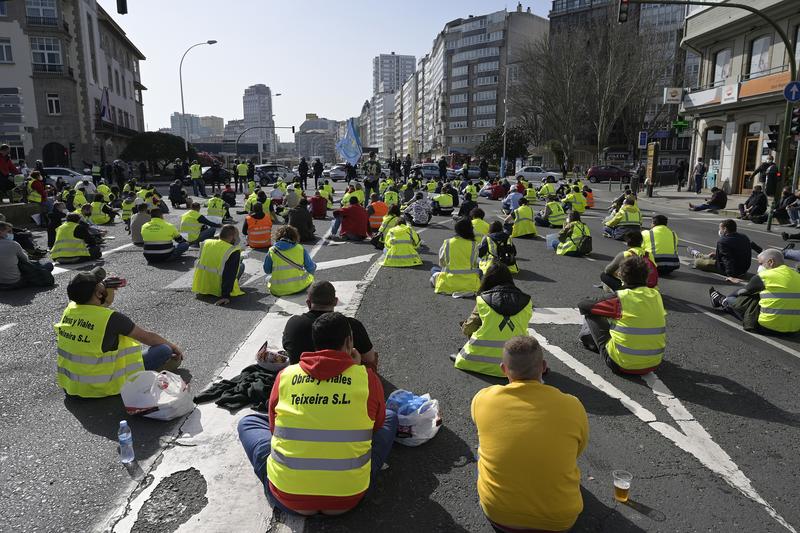 Trabajadores de Ence y transportistas se movilizan para exigir garantías de empleo
