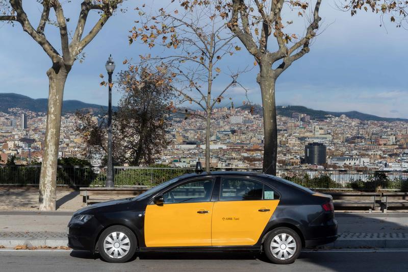 Uber opera con 40 sólo taxistas en Barcelona en vez de los 350 anunciados