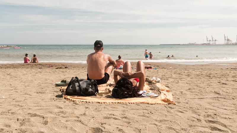 La mascarilla será obligatoria en playas y piscinas este verano