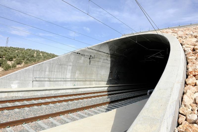 Adif AV registra pérdidas de 461 M€ en 2020 por el desplome del tráfico ferroviario