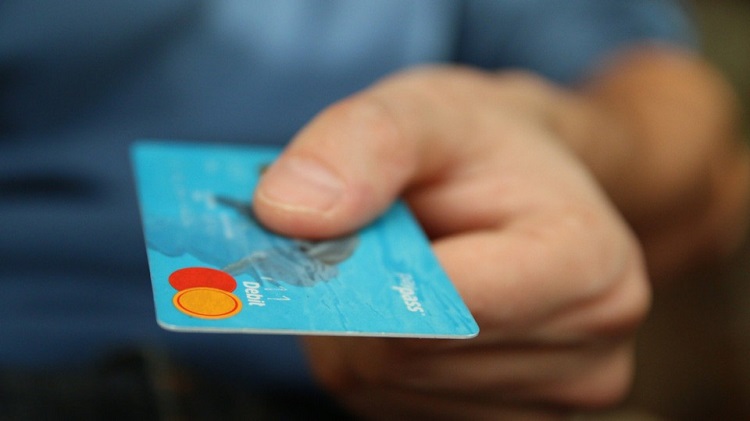 Carrefour, DIA o Eroski: ¿Quién tiene realmente la mejor tarjeta descuento?