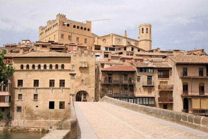 Debes de visitar Valderrobres ubicado en Aragón