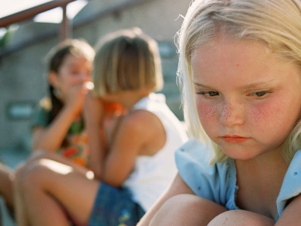 tu hijo Deja de socializar con sus amigos