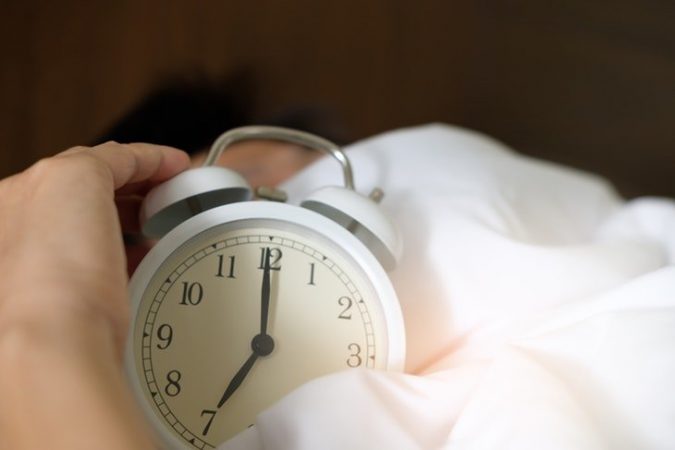Diez trucos para dormir ocho horas del tirón sin recurrir a las pastillas 1 Merca2.es Levantarse a la misma hora Merca2.es