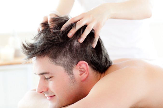 Masaje capilar del pelo