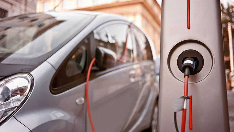 Naturgy cede en la carrera de la movilidad eléctrica ante Iberdrola y Endesa