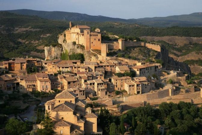 Visita el pueblo Alquezar en Aragon Merca2.es