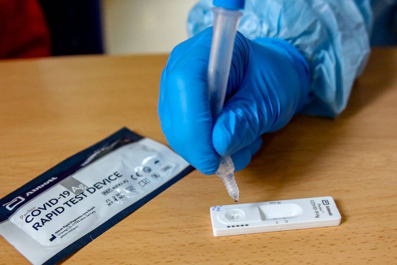 ¿De las farmacias al supermercado? Así será la venta de test de antígenos