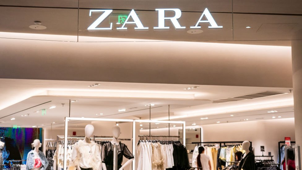 Zara: vestidos y monos para lucir estilo con el buen tiempo