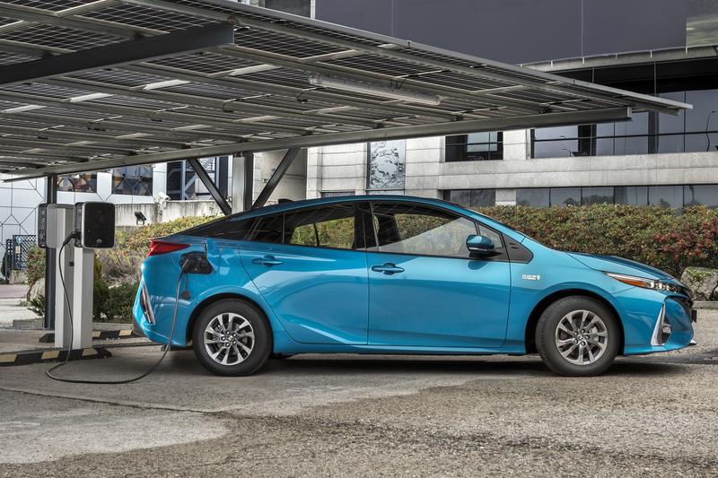 Aedive y Ganvam piden un cambio en la fiscalidad que reduzca el precio de los vehículos eléctricos
