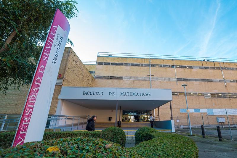 Los trabajadores formados en Medicina y Matemáticas presentan las menores tasas de paro en España