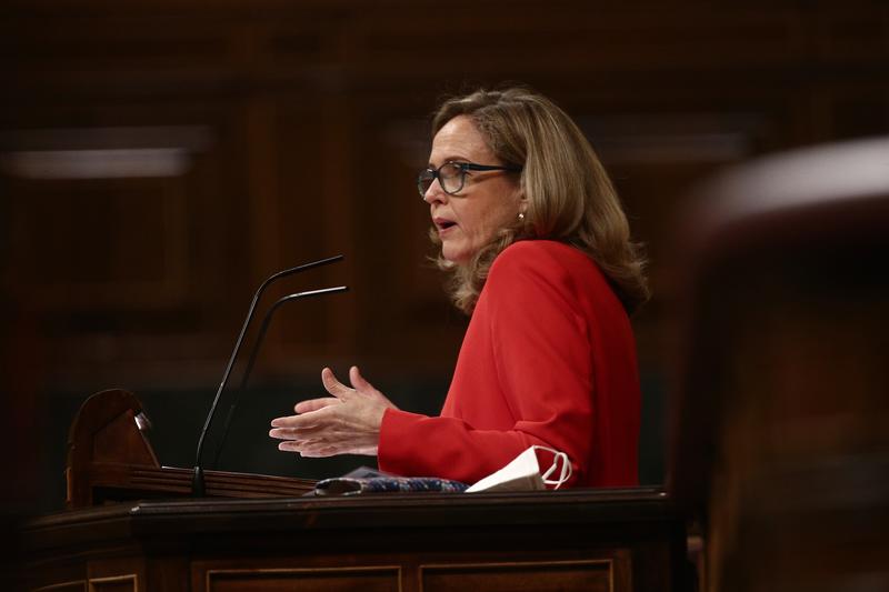 Calviño lamenta la sangría del empleo y baraja revisar a la baja las previsiones