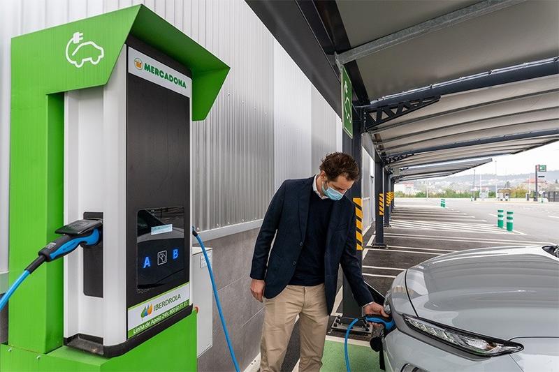 Iberdrola impulsa 40 puntos de recarga en tiendas Mercadona de Portugal