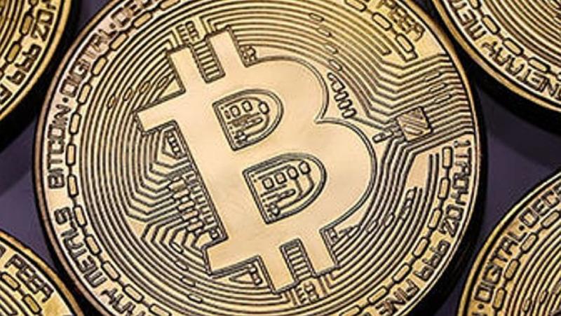 El bitcoin marca un nuevo récord por encima de 62.000 dólares