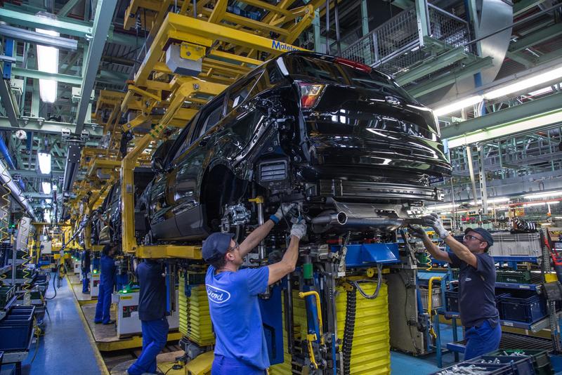 Los sindicatos reclaman a Ford Almussafes que baje la edad de prejubilación a los 55 años