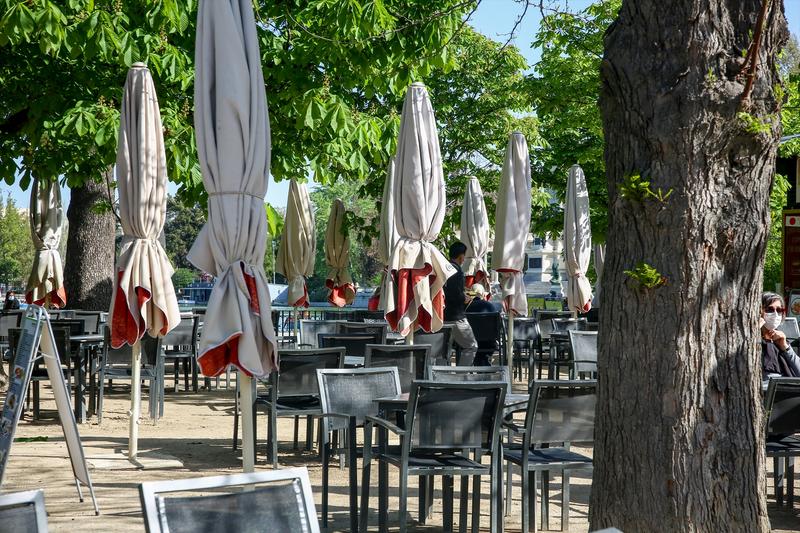 La hostelería factura un 61% menos hasta febrero y recorta un 17% su plantilla