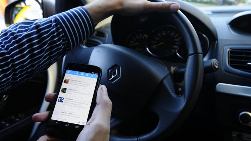 No usar el móvil mientras conducen