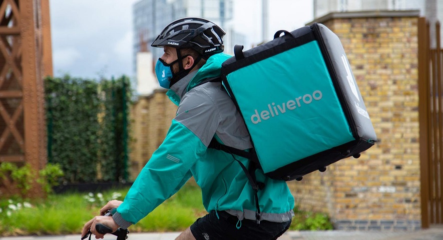 Deliveroo y Glovo exprimen los días de contratos precarios antes de la ‘Ley rider’