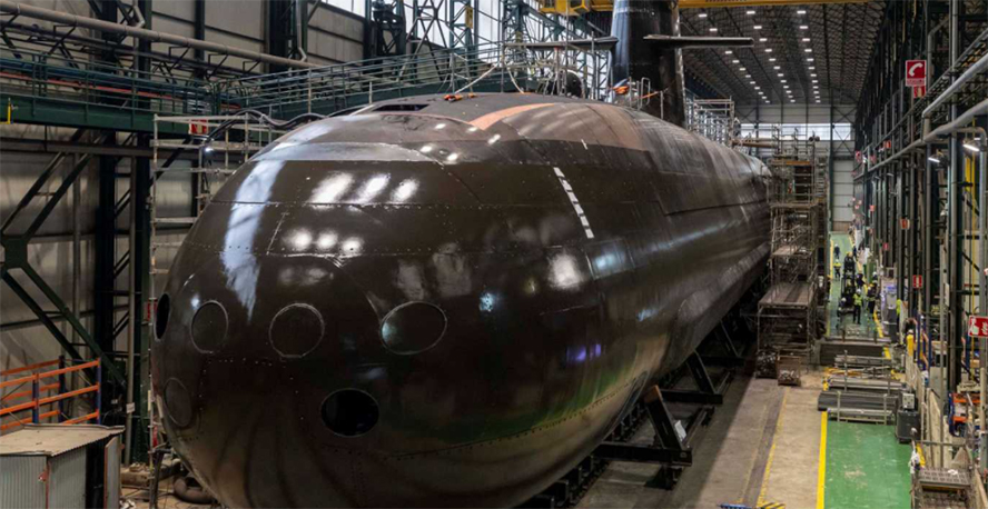 Navantia pone a flote el primer submarino en Cartagena