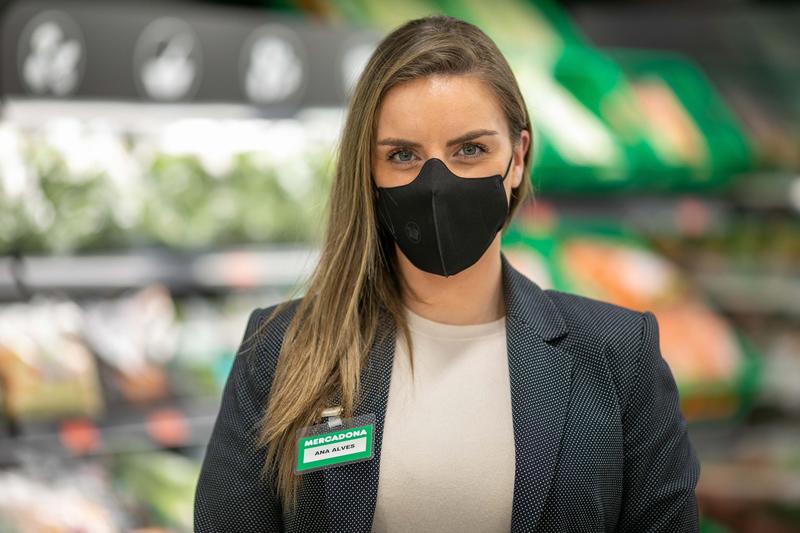 Mercadona invierte 5 M€ en mascarillas corporativas reutilizables para su plantilla