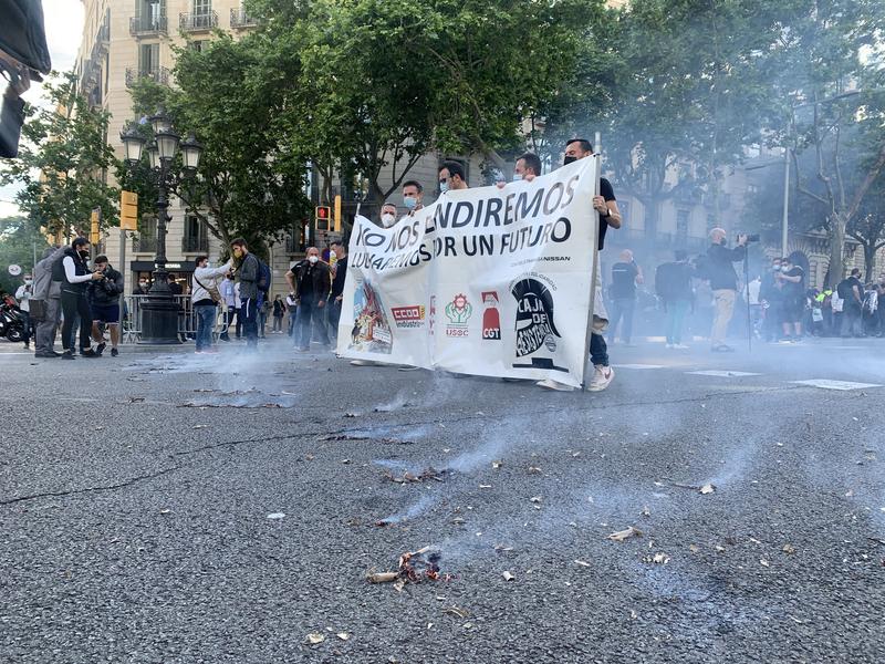Unos 700 trabajadores de Nissan protestan en Barcelona por la reindustrialización