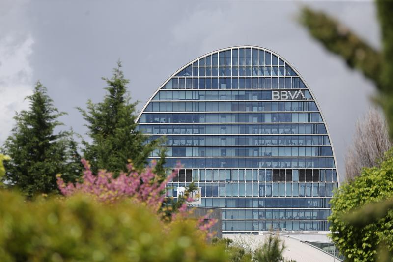 BBVA mejora las condiciones del ERE y reduce a 3.331 los despidos