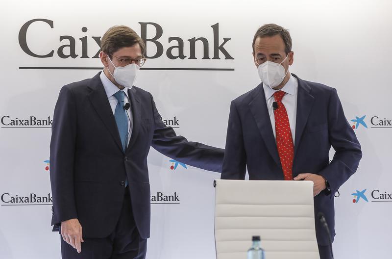 CaixaBank mejora las condiciones para los despedidos por el ERE