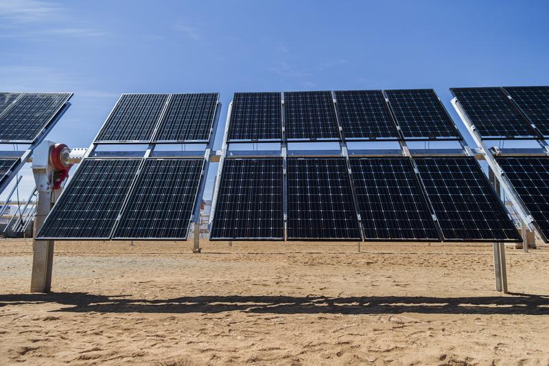 Soltec firma un contrato de suministro y construcción con Endesa para tres plantas en Extremadura