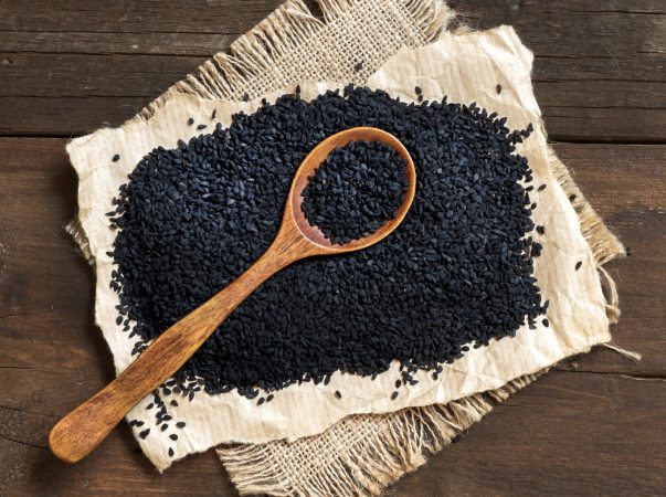  Nigella o ajenuz