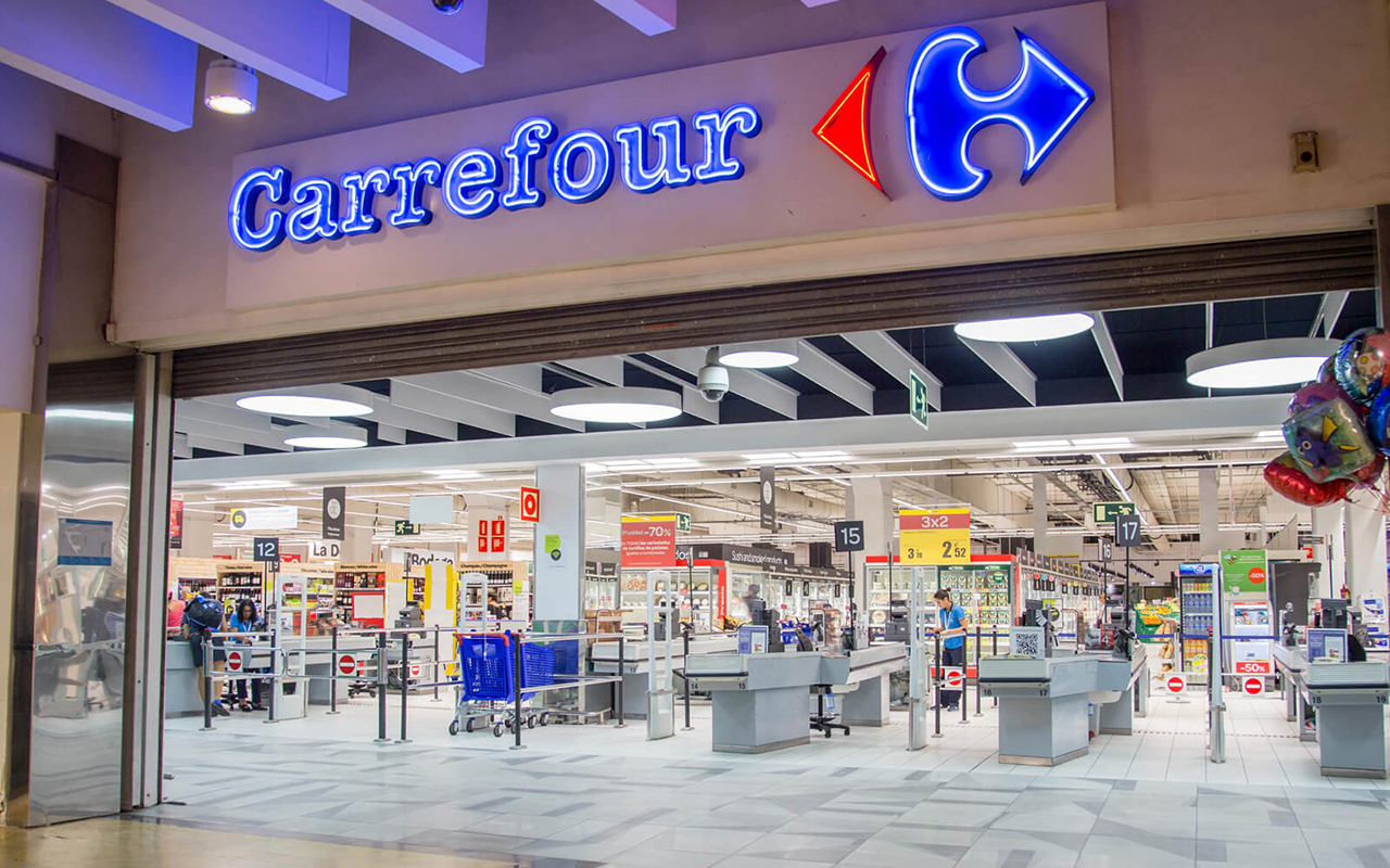 Faldas de Carrefour que arrasan entre las jóvenes por menos de 20 euros