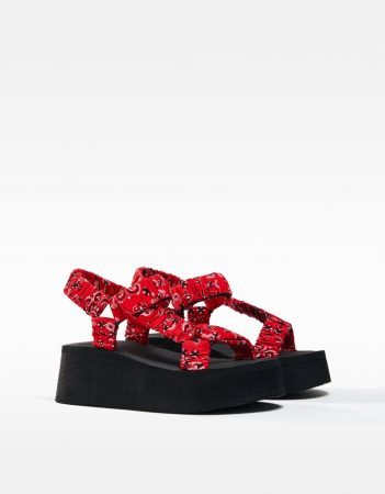 Bershka tiene 8 sandalias para primavera por menos de 30 euros 3 Merca2.es sandalias comodas