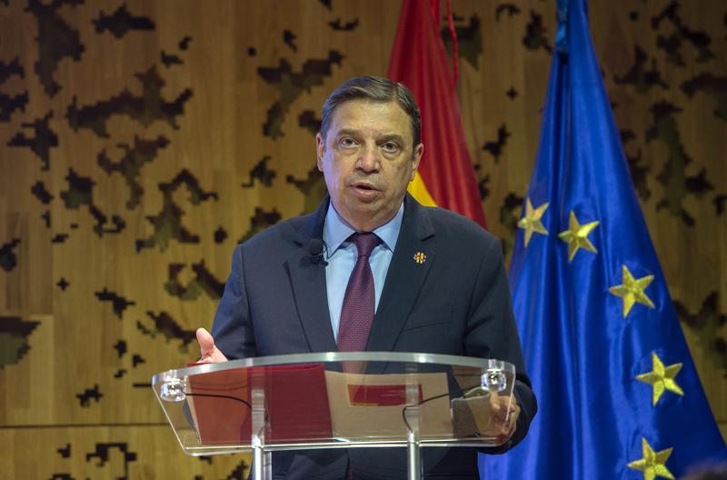 Planas dice que su «objetivo» es que «ningún pescador deje su actividad» por la aplicación del reglamento