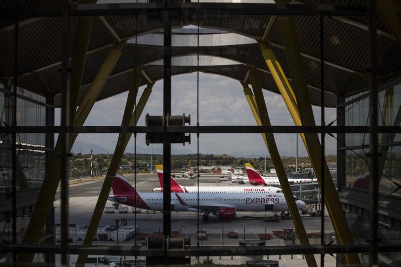 Indra moderniza los principales centros de control aéreo del país