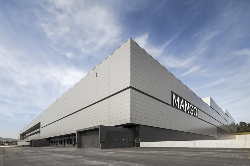 Mango apuesta por la omnicanalidad en su centro logístico en Lliçà d’Amunt
