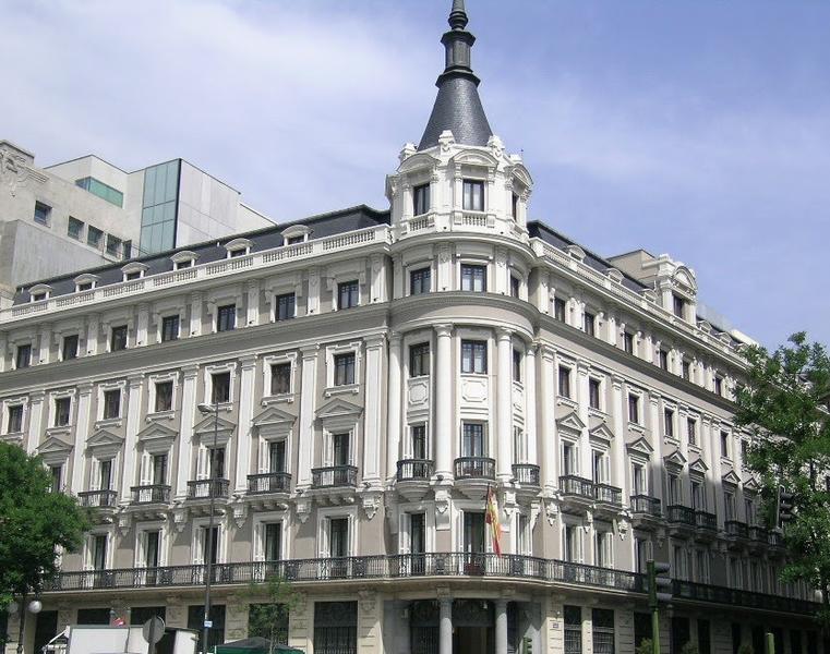 La CNMC abre expediente contra Sabadell, Santander, Caixabank y Bankia por las líneas ICO Covid