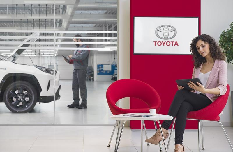 Toyota cree que es «demasiado pronto» para enfocarse solo en vehículos eléctricos