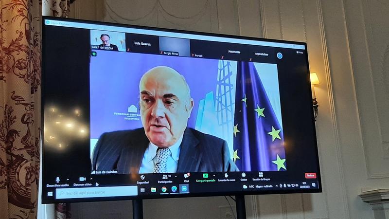 Guindos (BCE) avanza que la restricción sobre dividendos desaparecerá si se cumplen sus proyecciones