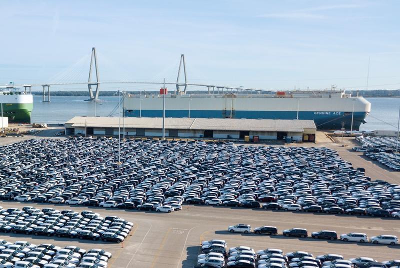 El sector del automóvil casi triplica su superávit comercial hasta abril