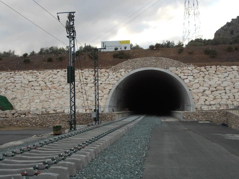 Adif adjudica a Ferrovial y ACS el mantenimiento de la red por más de 252 M€