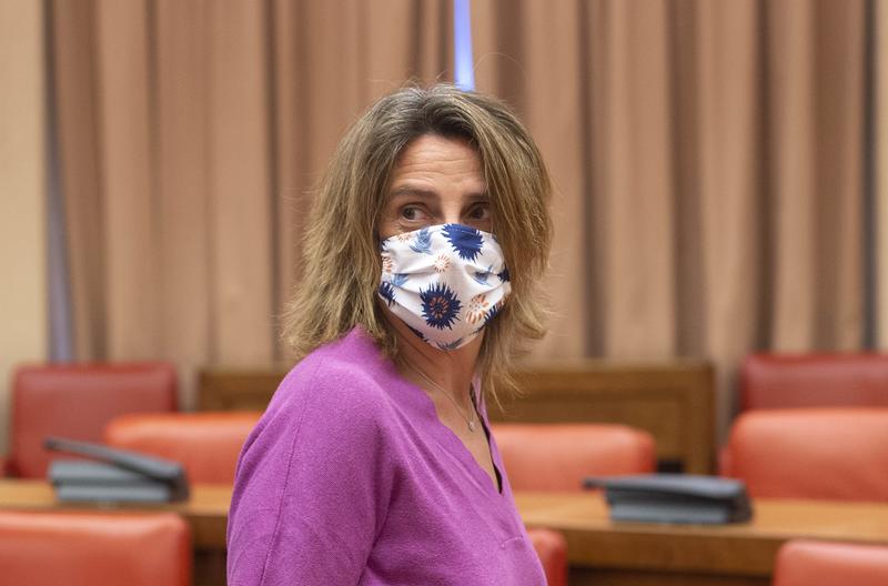 Ribera advierte de que los altos precios de la luz se mantendrán «los próximos meses»