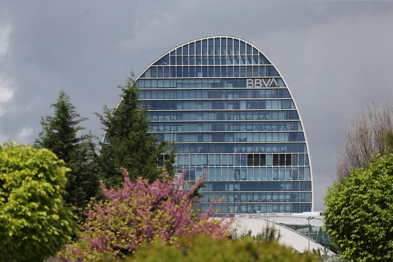 La adscripción de empleados al ERE de BBVA supera de largo las 2.935 bajas previstas